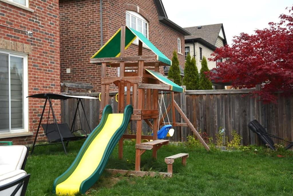 Beautiful And Spacious Basement Apartment Brampton Exteriér fotografie